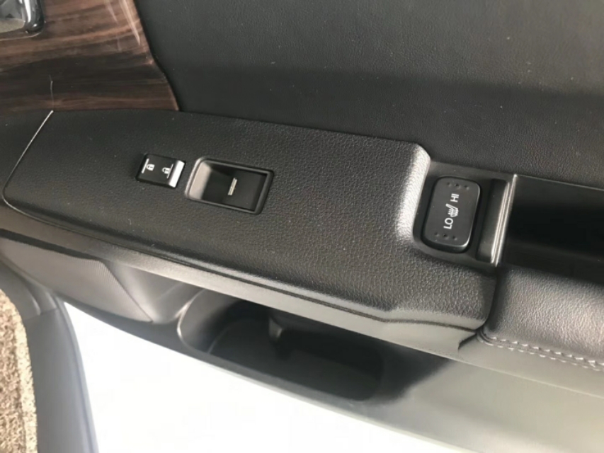 车商拿下15年奔驰c200l,车商抢着收的二手电车