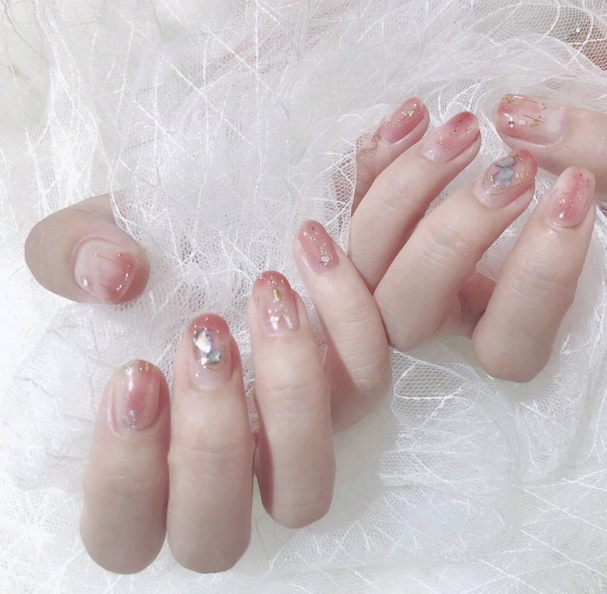 美甲夏日显白气质清冷,夏日仙气美甲适合指甲往里面长的