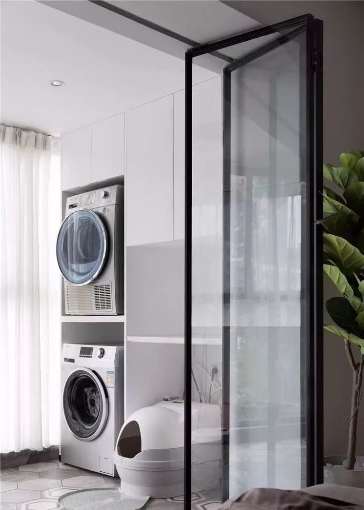 阳台隔断折叠门好还是拉门好,阳台断桥铝门窗用推拉好还是平开