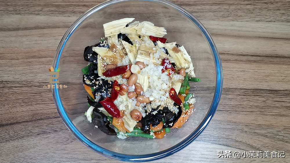 豆角别炒着吃了大厨教你特色做法,豆角怎么凉拌炒不黑