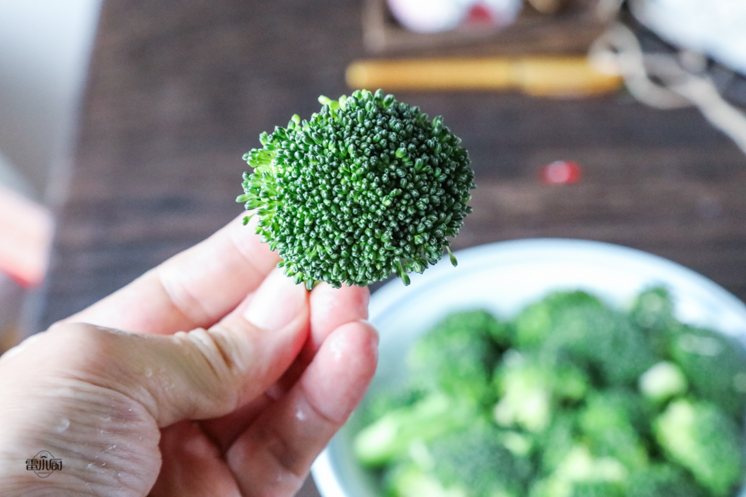 西兰花怎么洗才能使虫卵变白,清洗西兰花有哪些注意事项