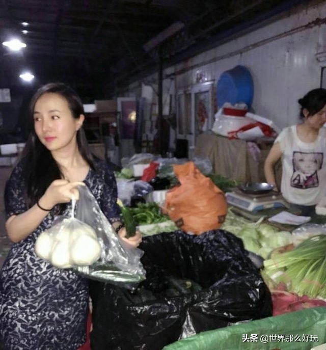 大着肚子买菜的干露露被人拍到，这些年，“干露露”们去哪了