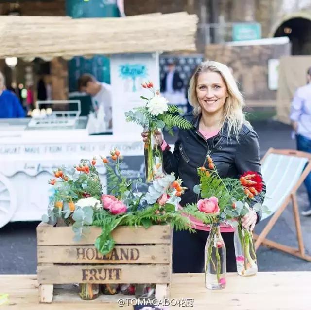 她在北京开了一家可以吃的花店,受众人追捧,还引来了李健