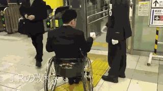 那些轮椅上的工厂,盛开着太阳之花