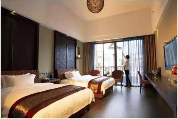 「冬来临·醉温泉」新装怡情谷主楼高级房，早晚2餐+泡38个温泉池