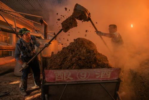 古代人怎么发明酒曲,古人酿酒的酒曲是什么做的