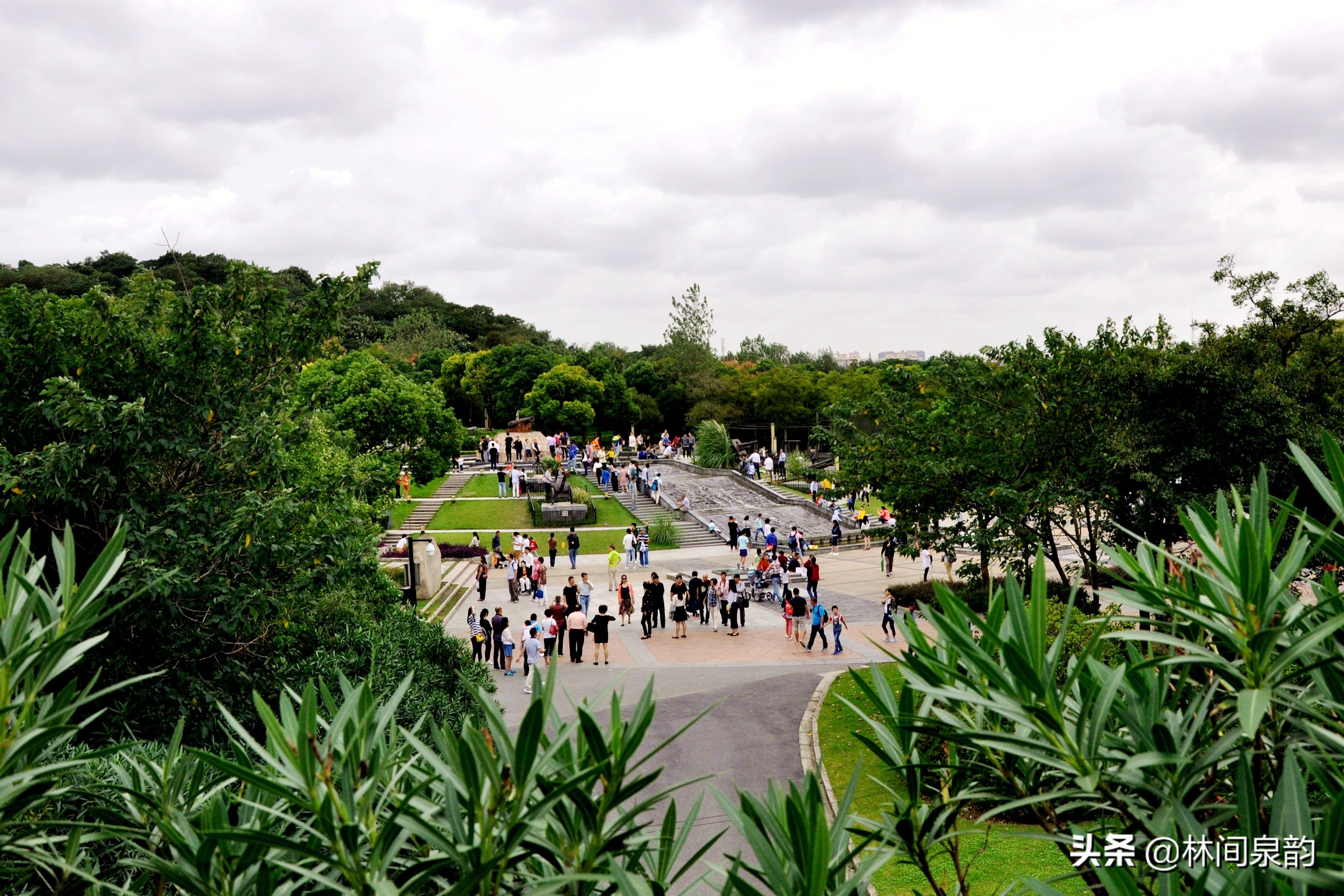 昔日守护边关今朝守护青山,昔日锁江炮台