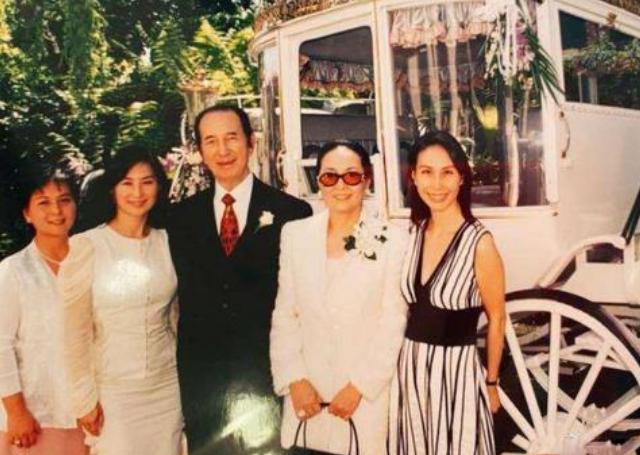 何超仪何鸿燊同台,何超仪最闹腾的视频