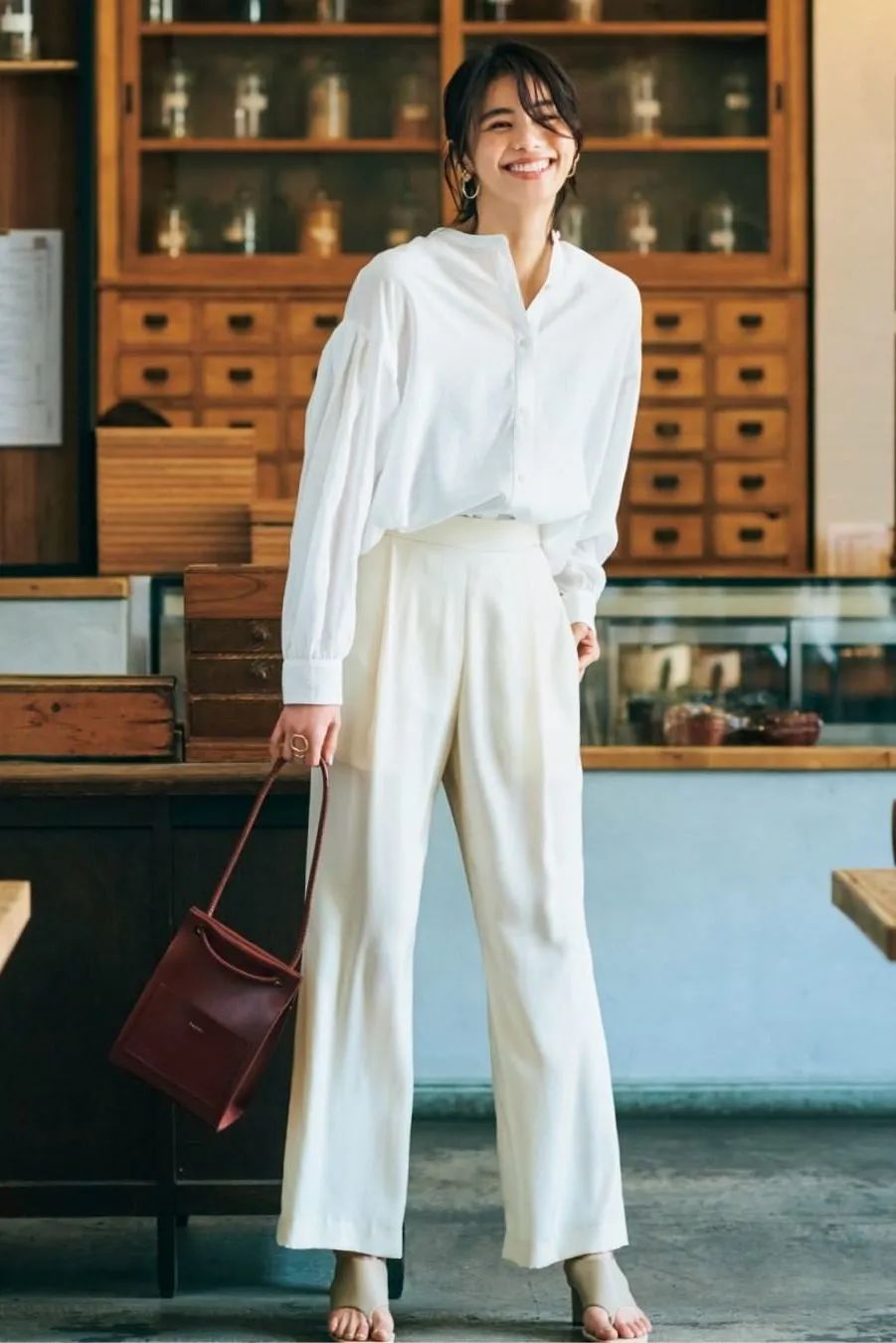 今年流行的衬衫带字母,今年流行衬衫长款花色