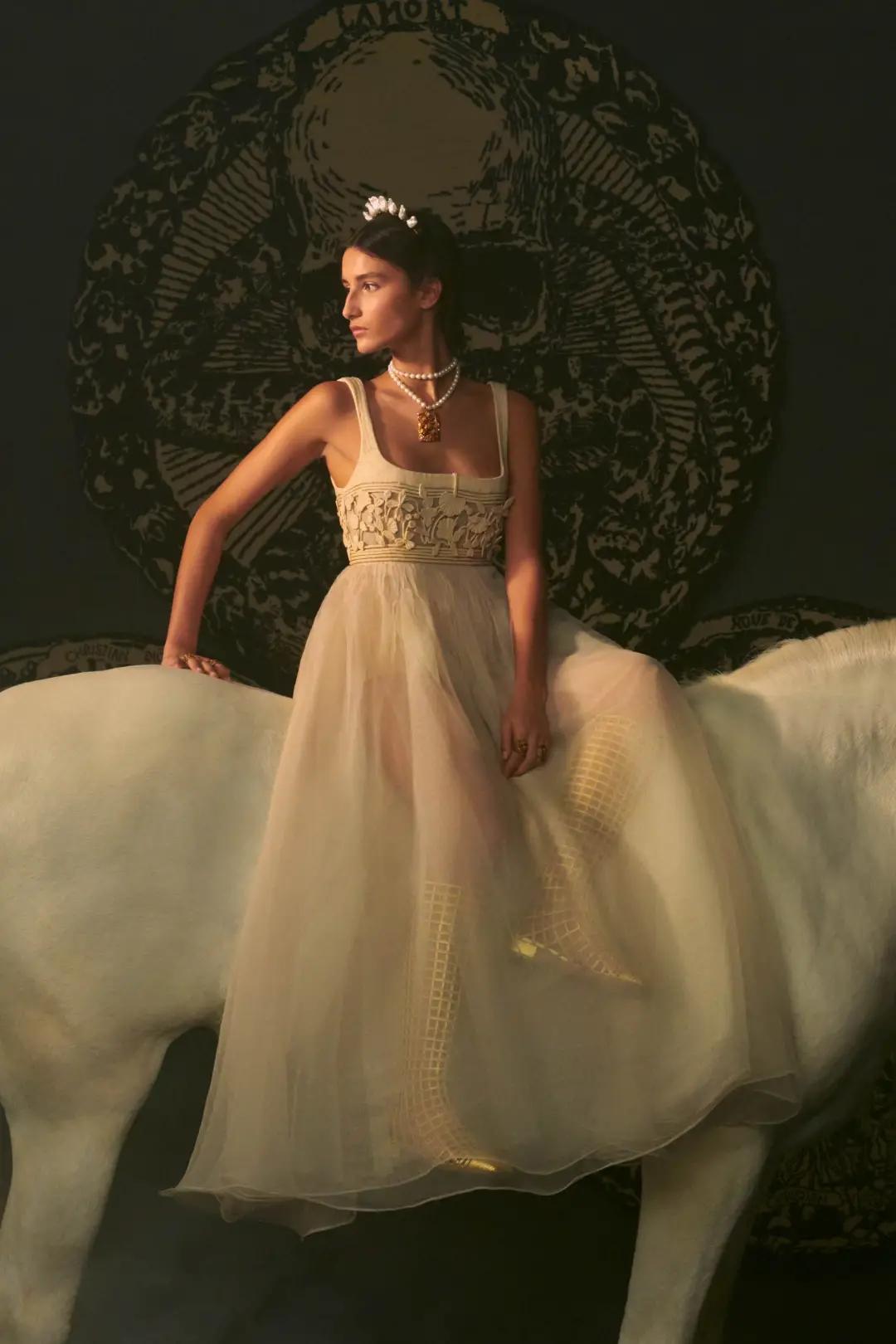 dior高定顶级贵妇,dior女装高定属于高奢吗