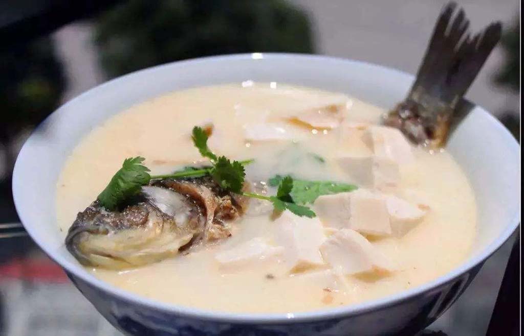 坐月子产妇喝什么水,喝什么汤奶水比较多又不长胖