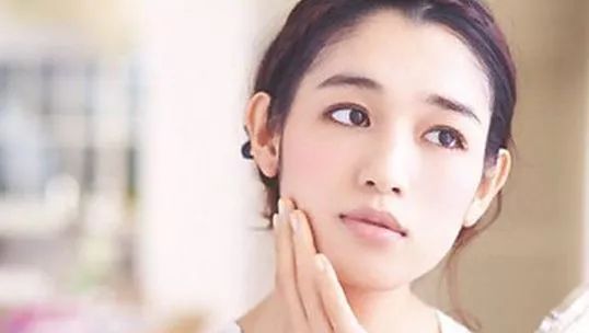 眼部皱纹消除最好方法,消除额头皱纹的按摩方法