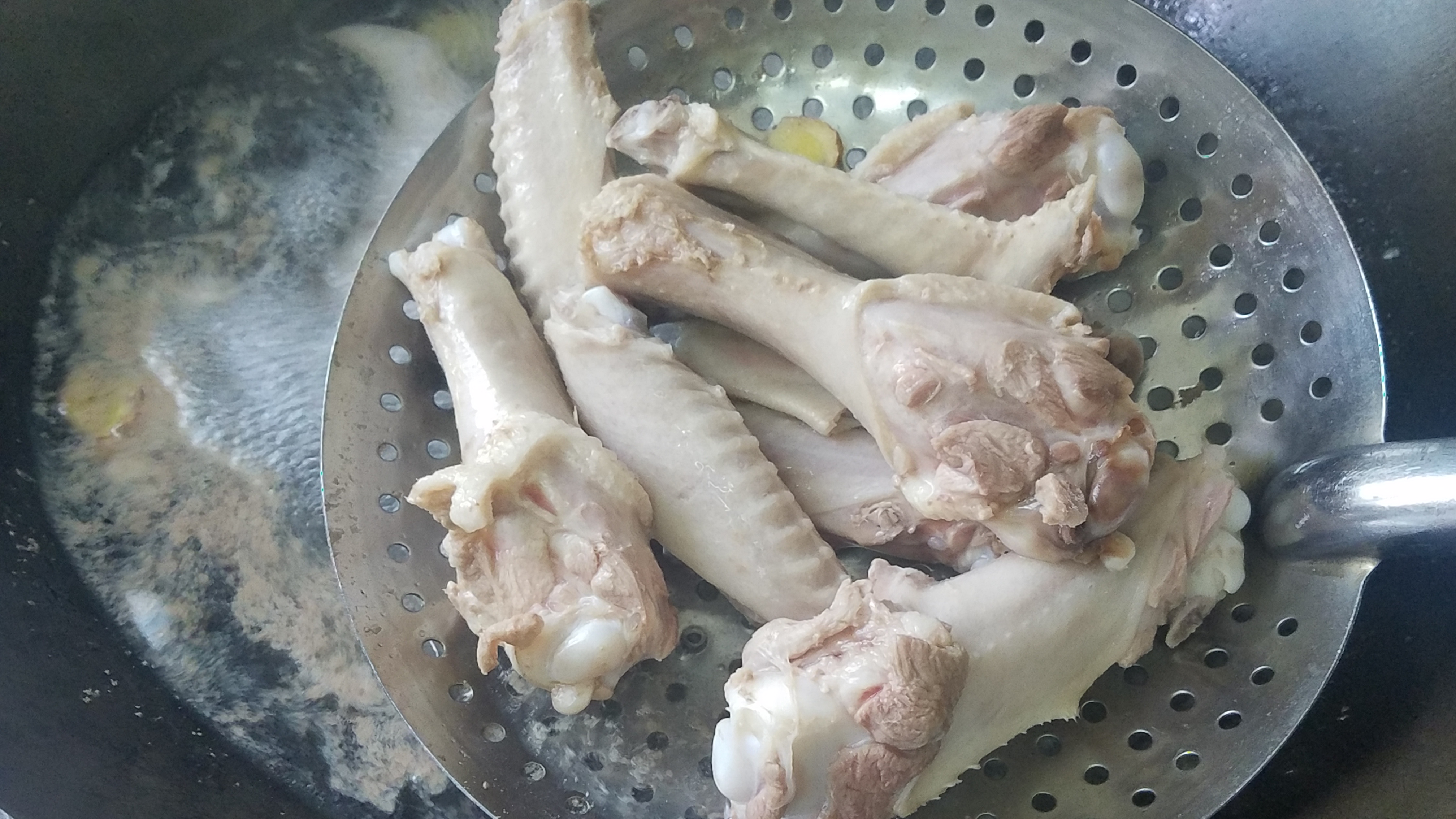 鸭翅中怎么做软烂入味,怎么把鸭翅鸭脚软烂入味