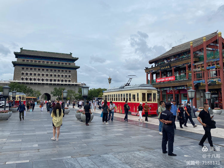 古老的前门大街,重新修缮过的前门大街的夜晚风情