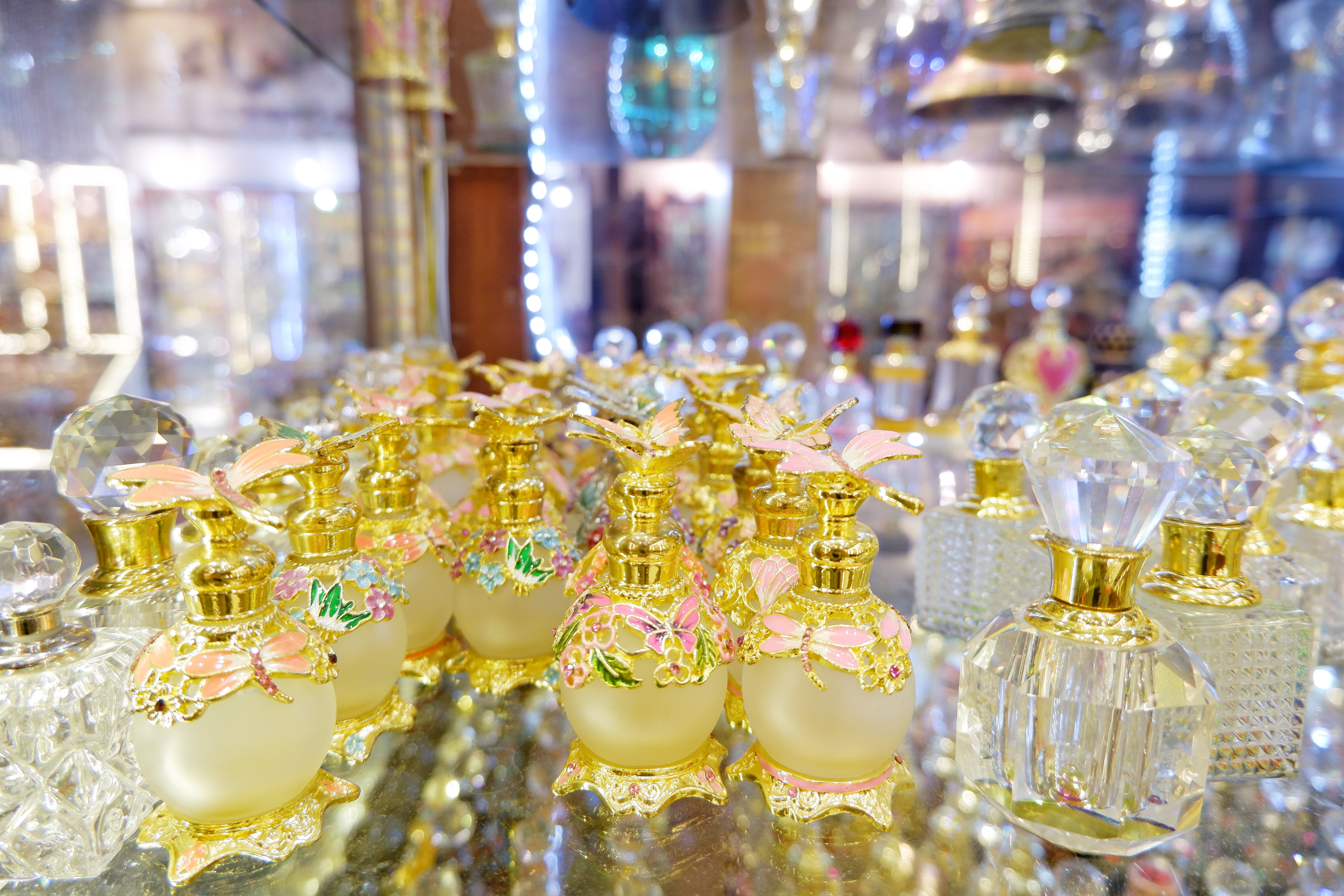 迪拜紫色香精香水批发,迪拜香精为什么比香水便宜好多呢