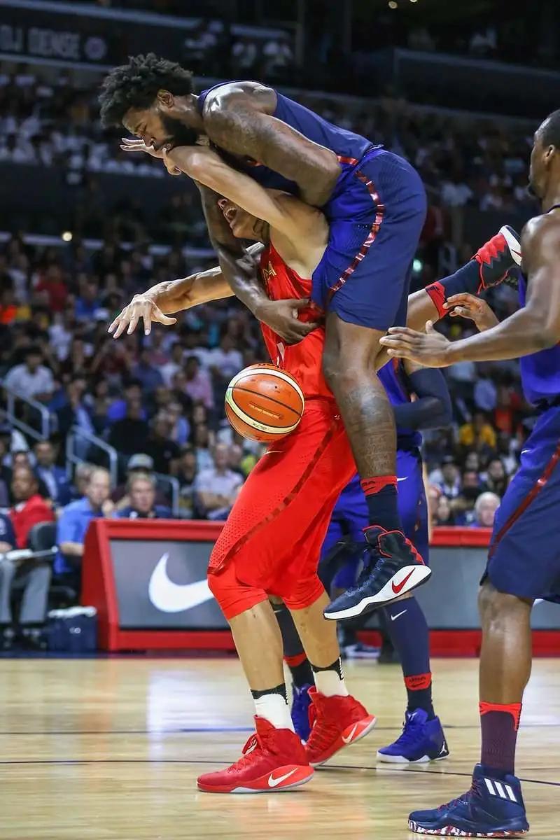 易建联nike篮球签名,nike易建联1代