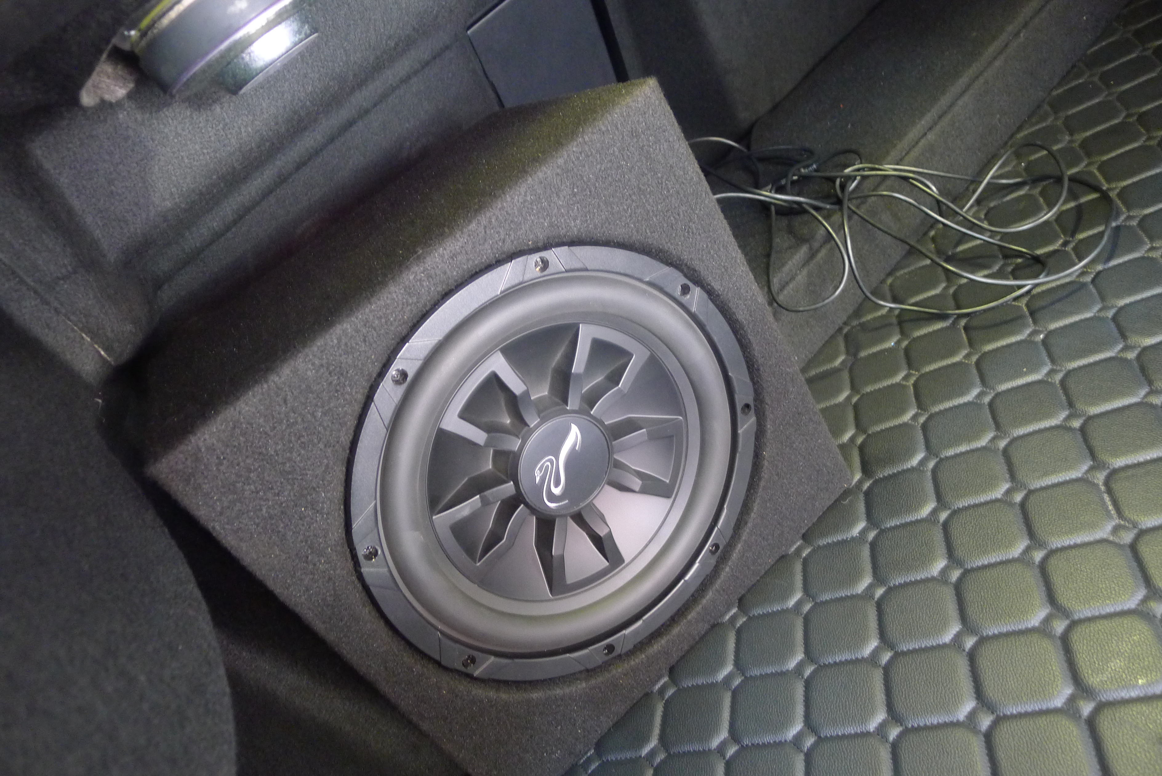 好音效后期造！昆明福特金牛座升级全车音响系统昆明静丰出品