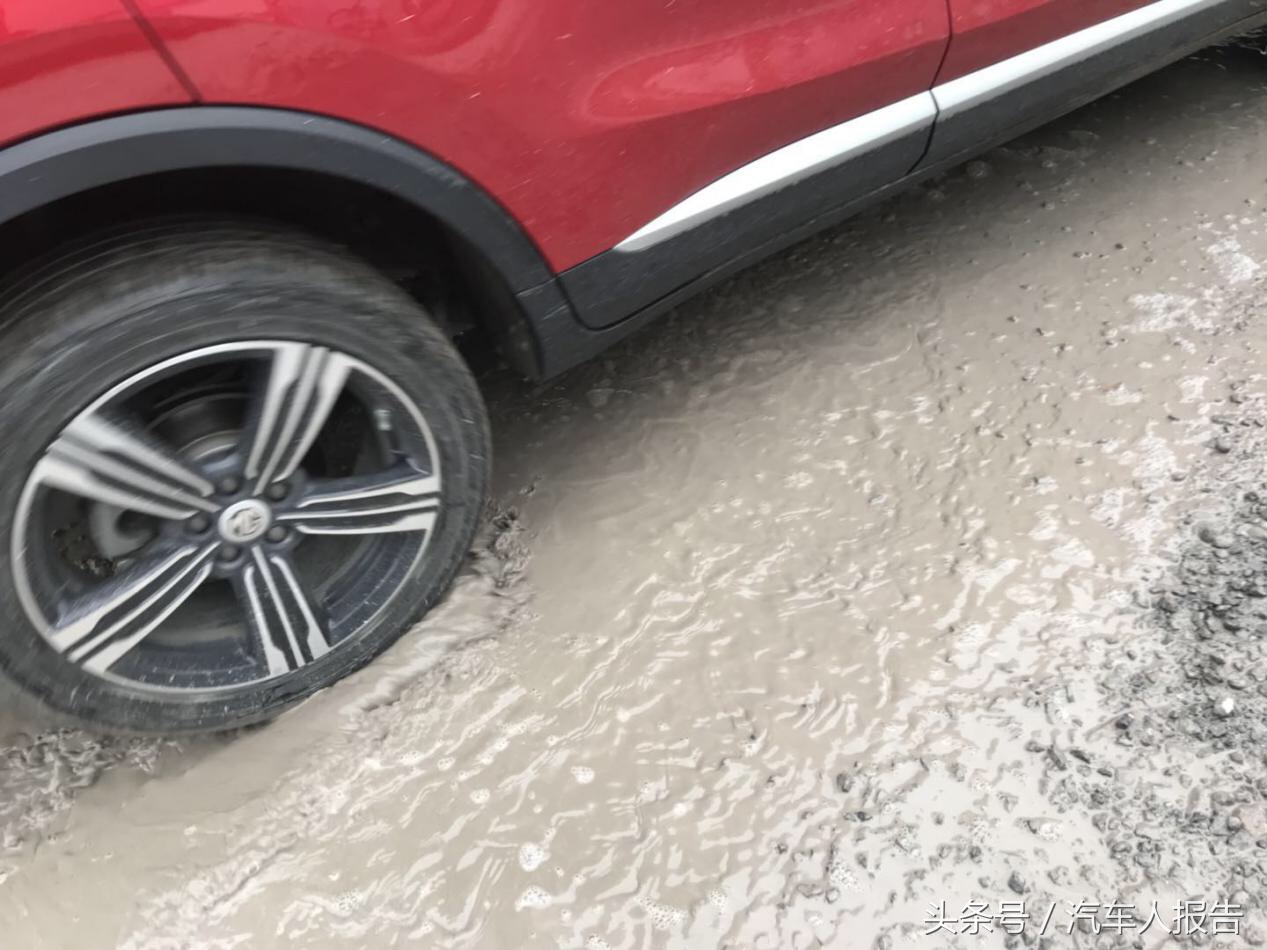 体验驾车在颠簸的路上视频,体验盘山公路