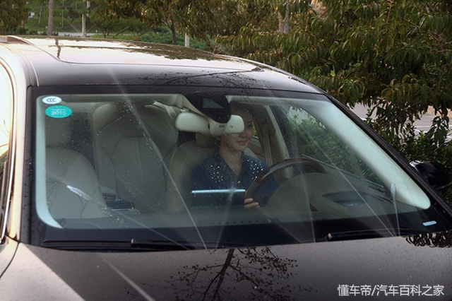 水箱的玻璃水被冻住了会怎么样,玻璃水冻住了开着车可以解冻吗