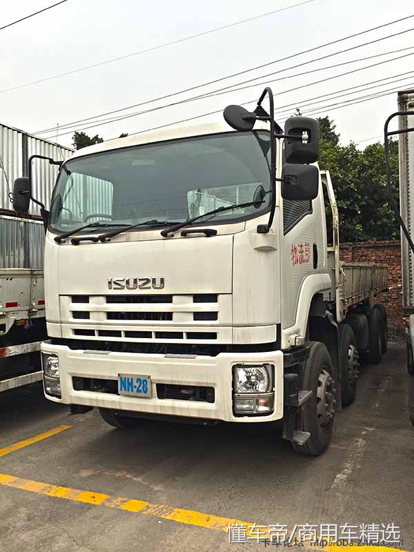 驾驶座带安全气囊！庆铃厂实拍原装进口右舵版VC468x4载货车