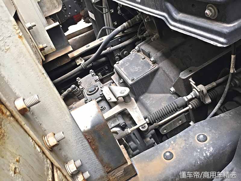 驾驶座带安全气囊！庆铃厂实拍原装进口右舵版VC468x4载货车