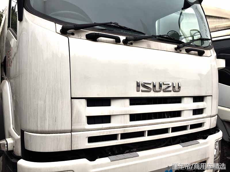 驾驶座带安全气囊！庆铃厂实拍原装进口右舵版VC468x4载货车