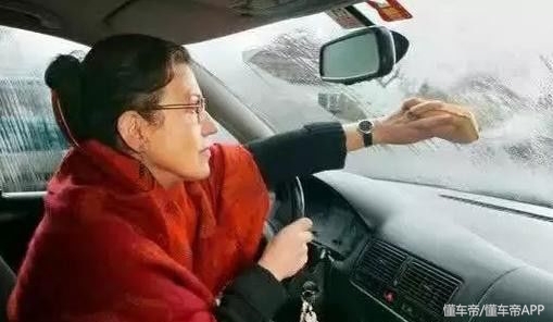 防止挡风玻璃起雾,挡风玻璃起雾的小妙招