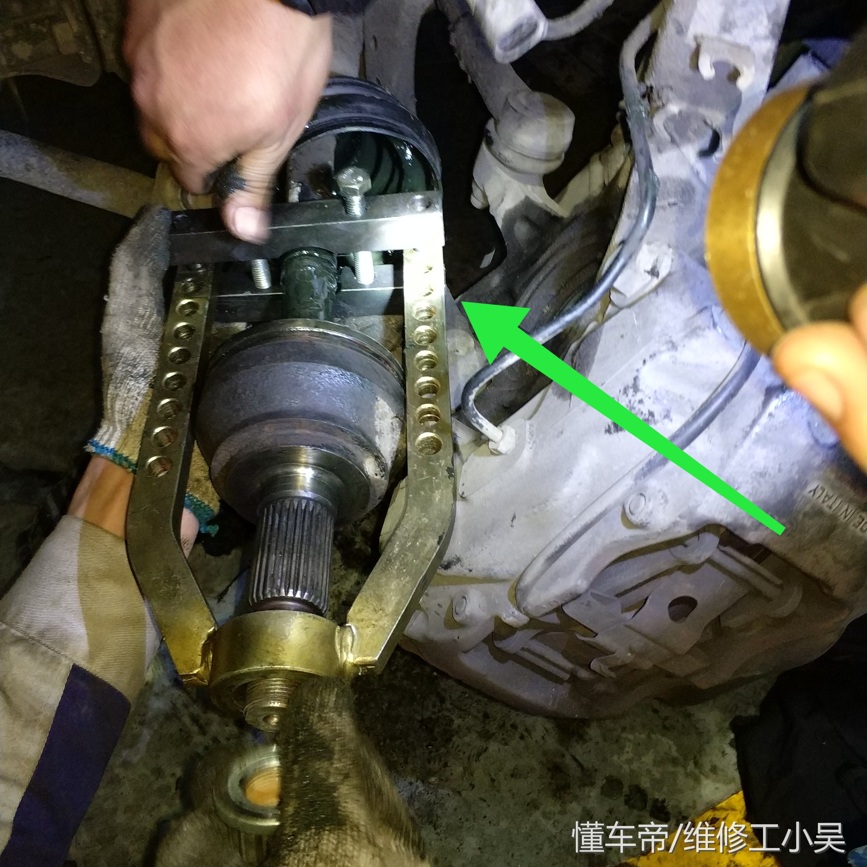 大众途锐方向机漏油维修,途锐喷油嘴密封圈换了还是要漏