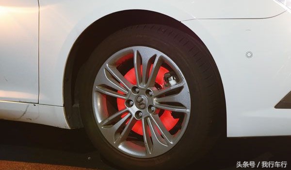 刹车变软要踩很深才能刹住,高速路上频繁刹车容易失灵吗