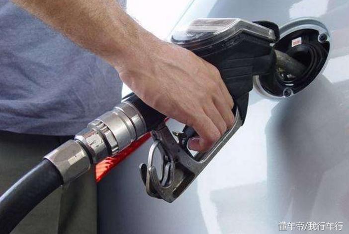 买宝马3系月薪多少养得起,奔驰c级260和宝马3系325哪个好