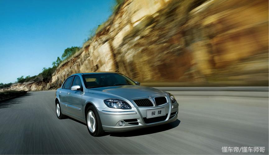 汽车踩油门加速右侧异响,汽车加速时有嗡嗡异响收油就消失