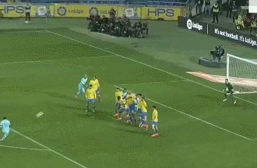 梅西点球被扑头球,梅西任意球绝平点球大战