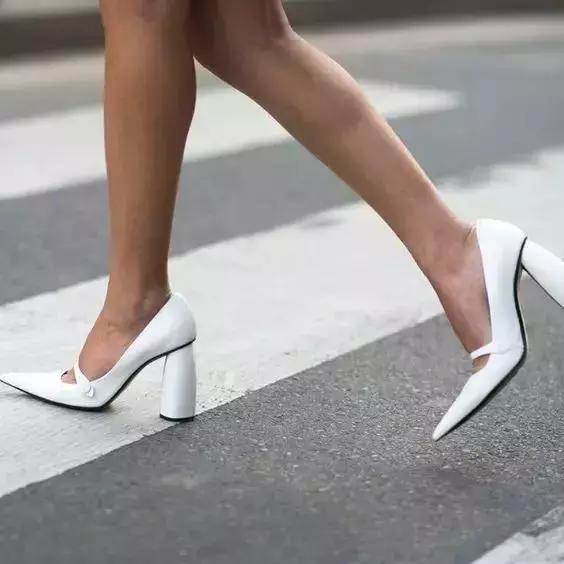 新鞋不磨脚跟的小技巧,新鞋磨脚怎么办只需这几个小窍门