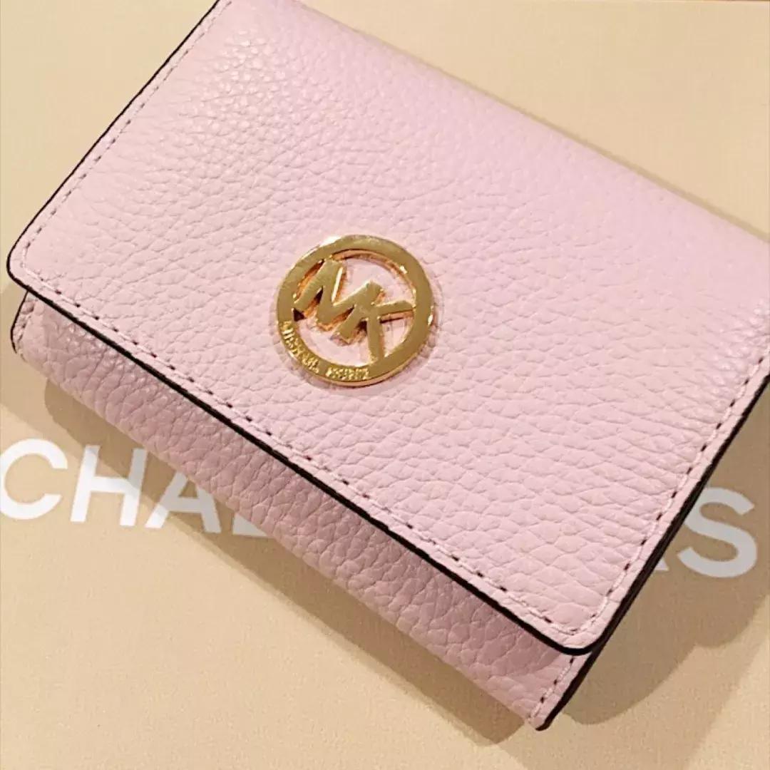 这10位女生的钱包里不仅有钱，更有你想不到的！