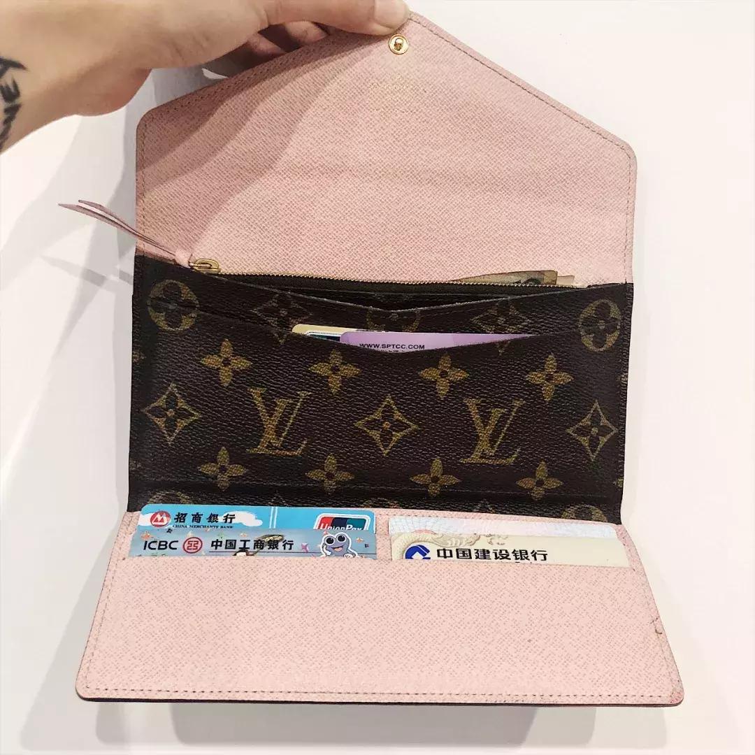 这10位女生的钱包里不仅有钱，更有你想不到的！