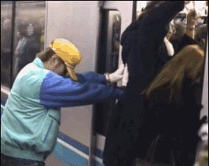 闻屁、吃狗粮竟年入几十万？盘点那些匪夷所思的“多金”职业