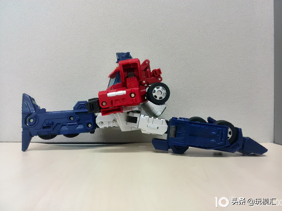 擎天柱电影版ls03玩具,03岁的玩具