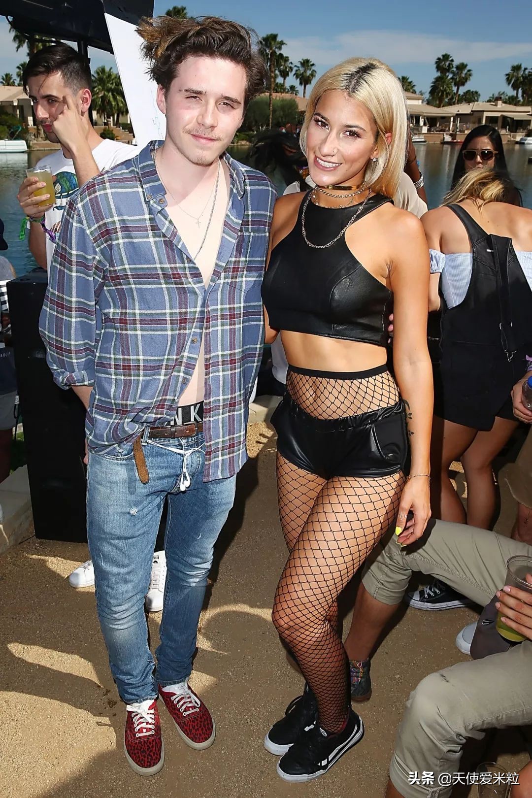 57岁阿汤哥比24岁黑人养子年轻太多！星二代是光环还是诅咒？