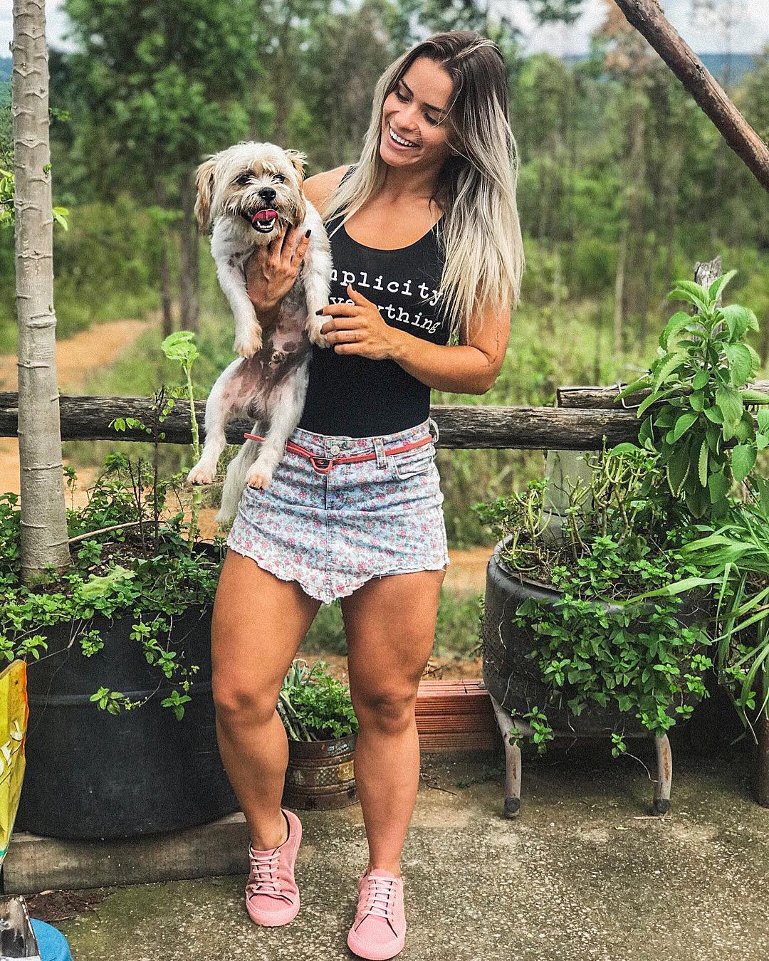 女小学生健身练出肌肉7天,健身女练成大粗腿