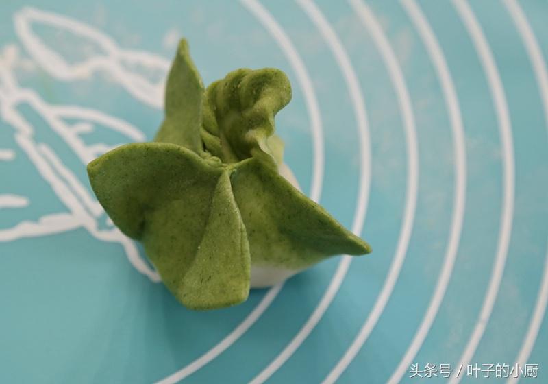 饺子怎么捏褶子慢动作,包饺子捏花边怎么捏