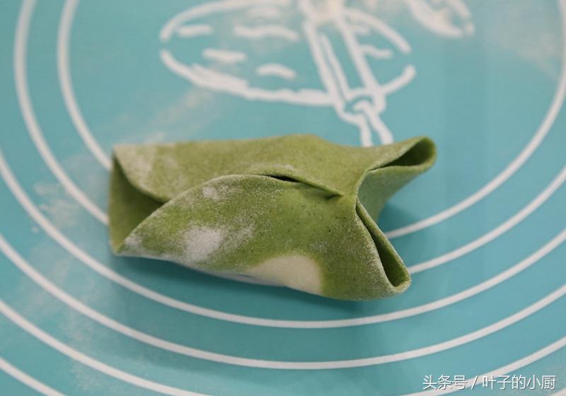 饺子怎么捏褶子慢动作,包饺子捏花边怎么捏