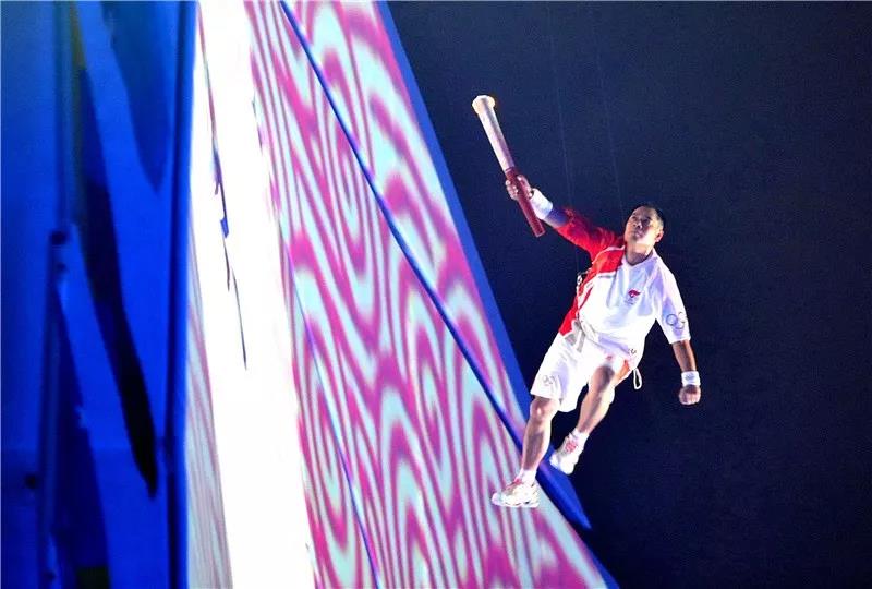 李宁从运动变潮流,从李宁小弟到市值反超