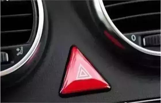 高速上刹车失灵的正确做法,高速路刹车失灵为什么不能减速