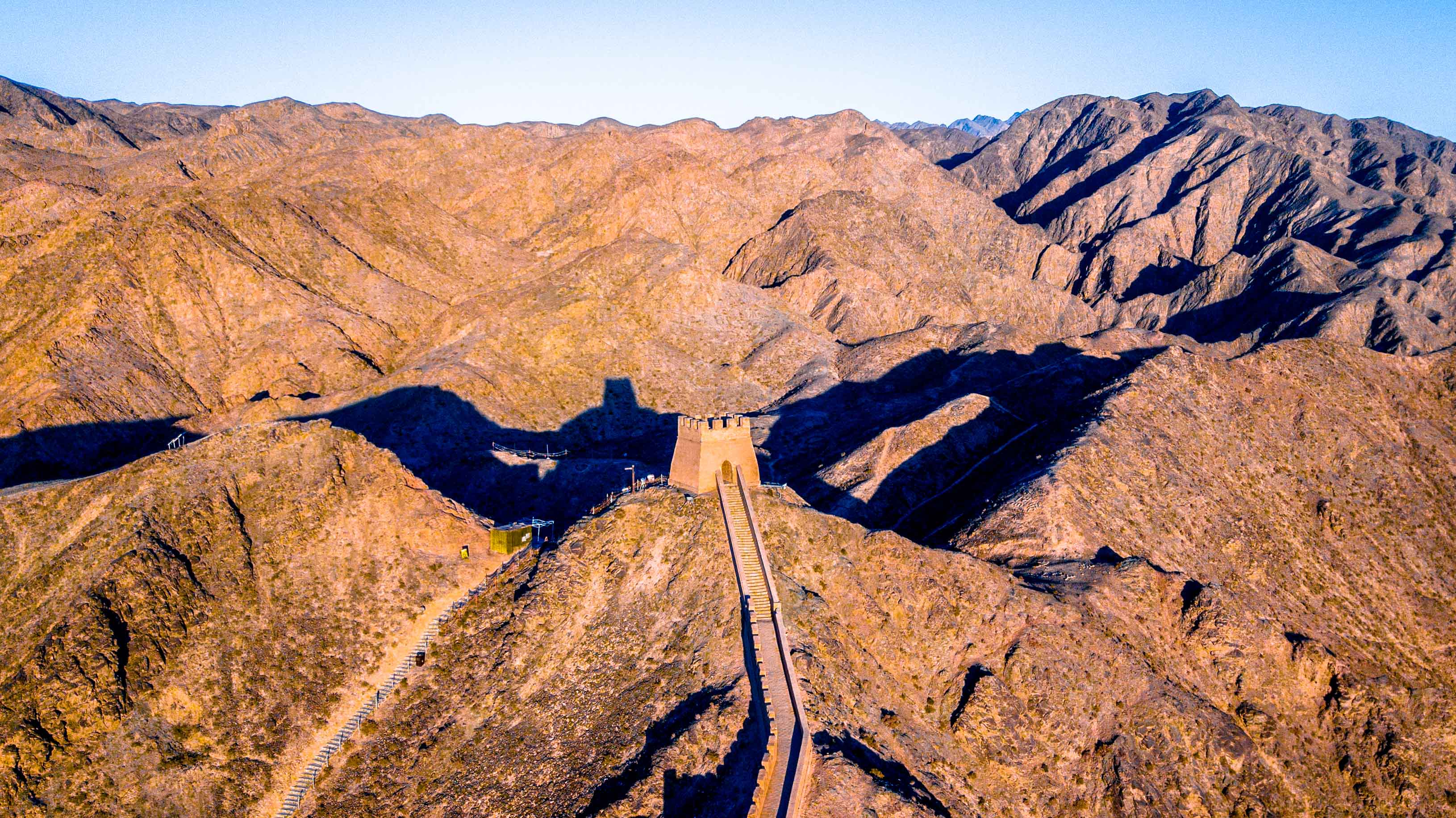 中国最难爬的悬崖,攀登最难爬的长城图