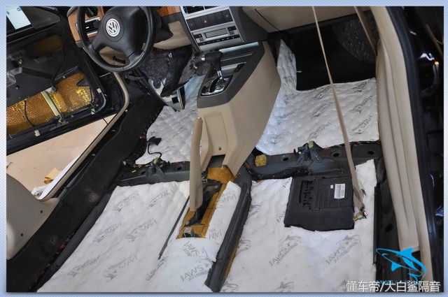 贵阳大众凌渡音响改装,贵阳元音改装汽车音响