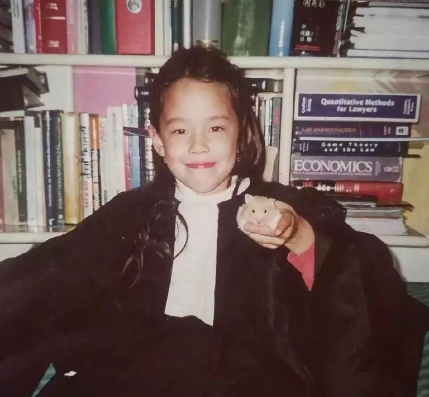 说一口“京片子”的法国时尚缪斯,GUCCI对她都欲罢不能?