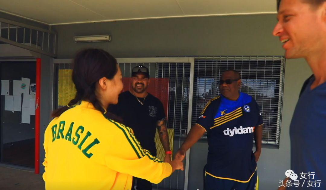 女行｜品尝活着的维生素C绿蚂蚁，半开发的现代土著人部落YARRABAH