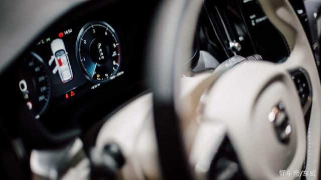 沃尔沃v60和奔驰c260l旅行车,沃尔沃v60旅行车2020低配款价钱