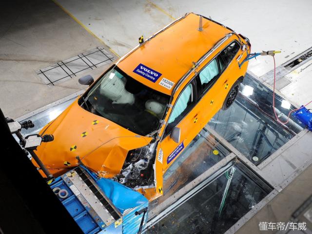 沃尔沃v60和奔驰c260l旅行车,沃尔沃v60旅行车2020低配款价钱