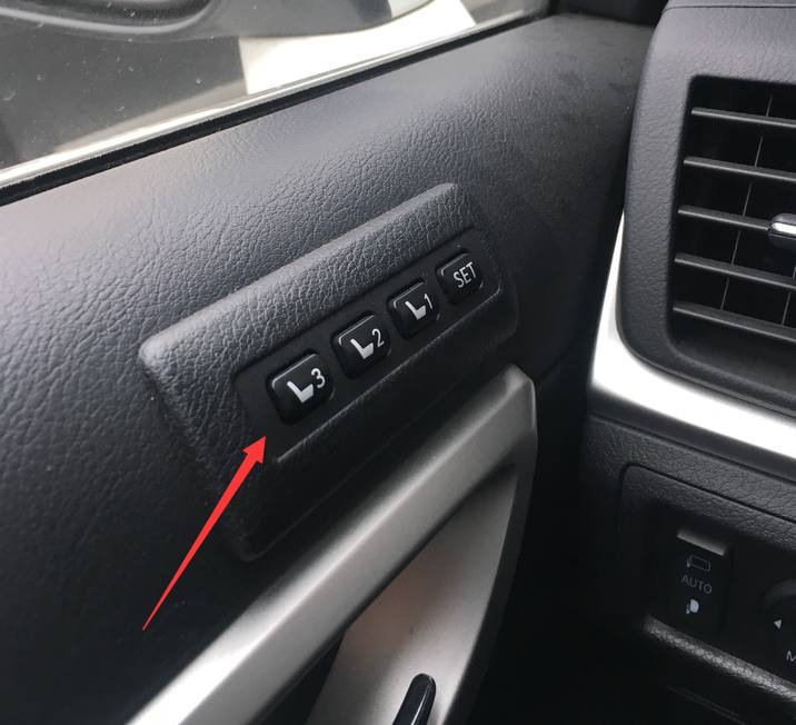 1.8排量的两厢车，综合油耗不到6L，雷克萨斯CT200h实车体验